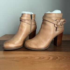 Tommy Bahama Booties